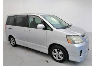 Toyota Noah People Mover. Auto and petrol
