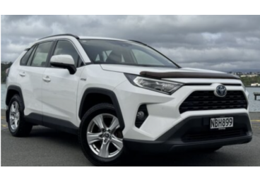This SUV provides comfort and style and easy to travel for short or long trips with family and plenty of luggage.